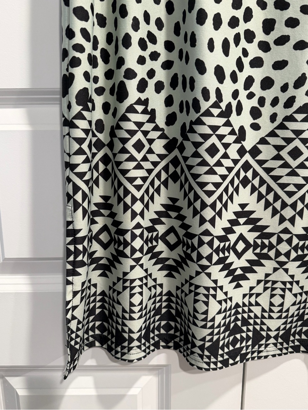 Black and White Geo-Print Midi Skirt with Drawstring Waist